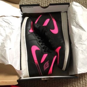 Air Jordan 1 Black Hyper Pink